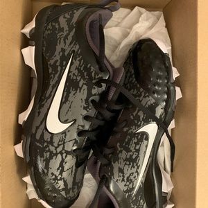 Women’s softball cleats